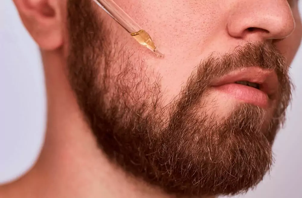 aplicação do minoxidil na barba