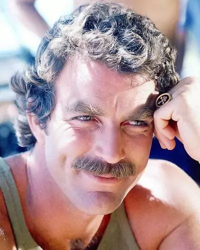 Tom Selleck bigode