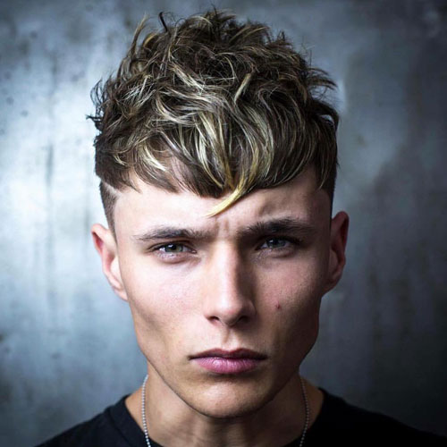 Cortes de cabelo cacheado masculino para 2021: Principais tendências   Cortes de cabelo penteados, Cabelo masculino, Cabelo curto com barba