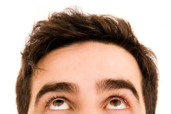 shampoo de barba no cabelo